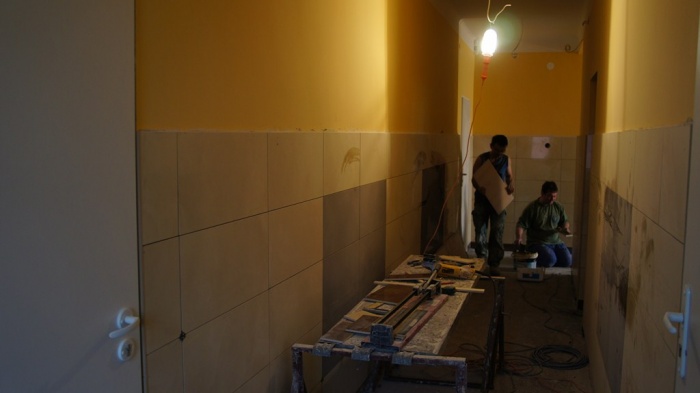 Postępy budowlane w budynku B i wejścia głównego