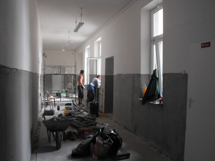 Remonty korytarzy na 50-lecie szkoły