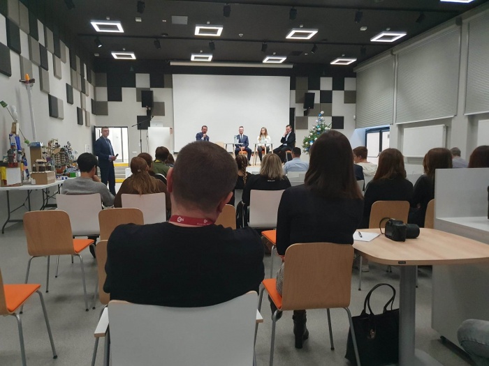 Udział młodzieży w debacie \"Rola młodych w budowaniu społeczeństwa obywatelskiego\"