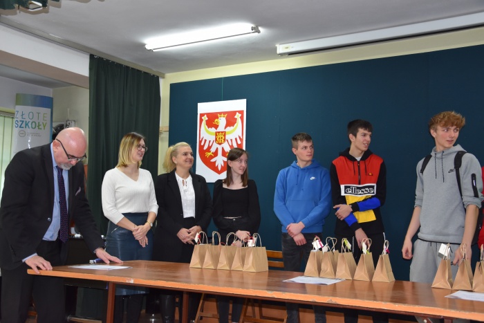 Uroczystość wręczenia nagród w szkolnym turnieju e-sportowym