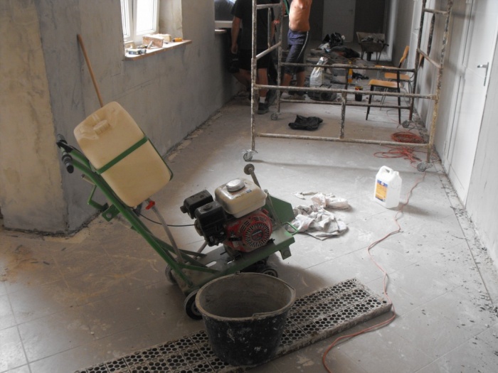 Remonty korytarzy na 50-lecie szkoły