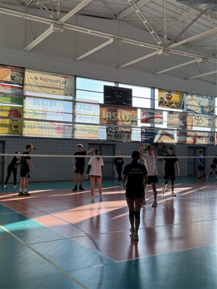 Mikołajkowy Międzyklasowy Turniej w Siatkówce drużyn mieszanych