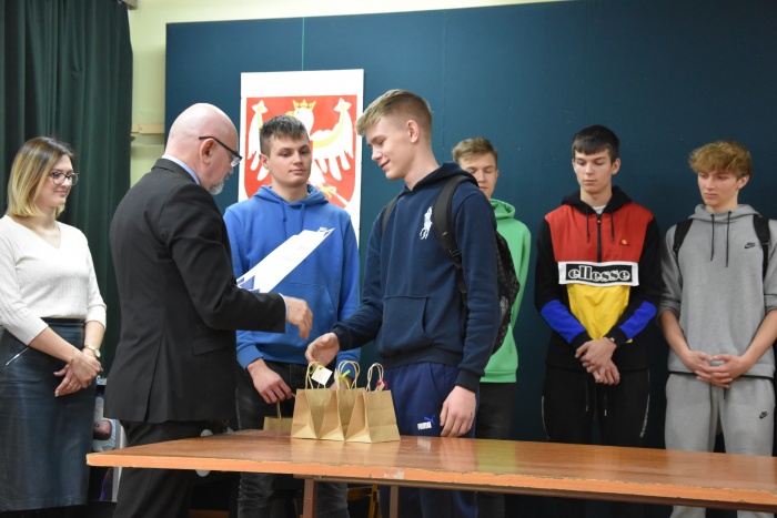 Uroczystość wręczenia nagród w szkolnym turnieju e-sportowym