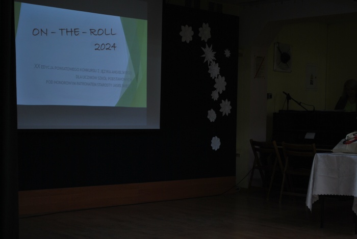 Zwycięzcy Powiatowego Konkursu z Języka Angielskiego ON - THE - ROLL 2024