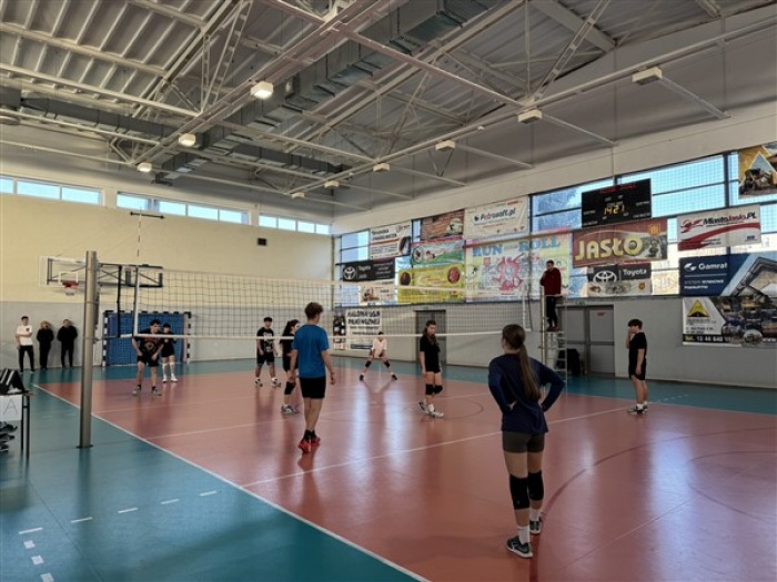 Mikołajkowy Międzyklasowy Turniej w Siatkówce drużyn mieszanych