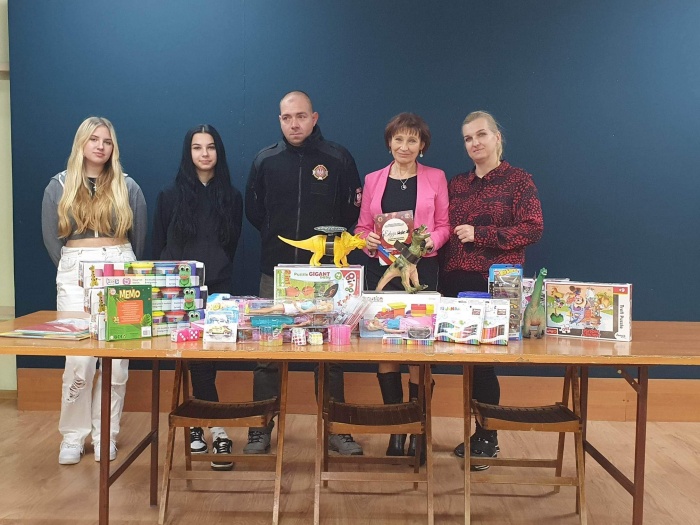 6 edycja akcji \"Paczka dla dzieciaka na święta od strażaka\"