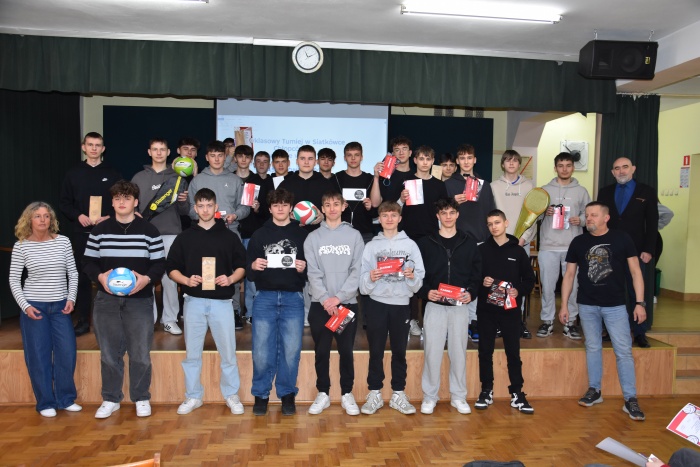 Rozdanie nagród za udział w Międzyklasowym Turnieju  Siatkówki  Chłopców „POWITANIE WIOSNY”