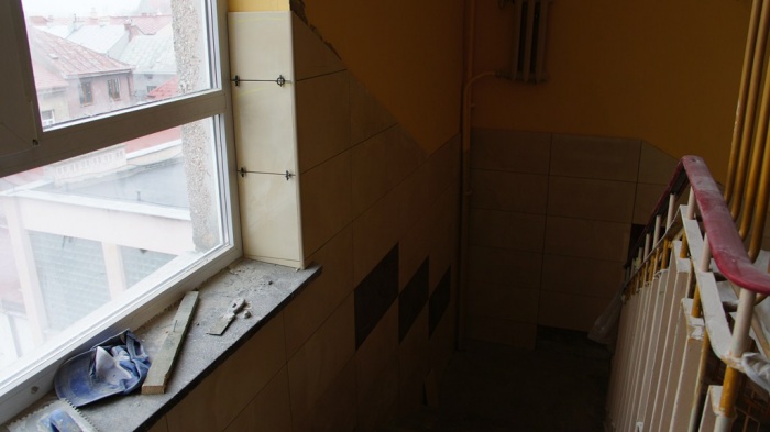 Postępy budowlane w budynku B i wejścia głównego