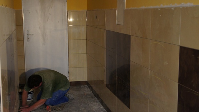 Postępy budowlane w budynku B i wejścia głównego