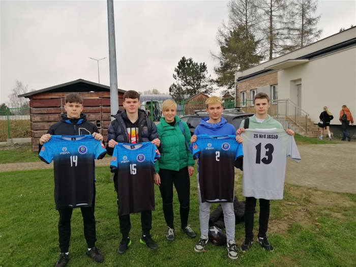 Powiatowa licealiada chłopców i dziewcząt w indywidualno-drużynowych biegach przełajowych