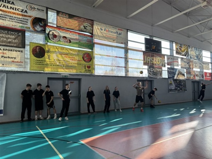 Mikołajkowy Międzyklasowy Turniej w Siatkówce drużyn mieszanych