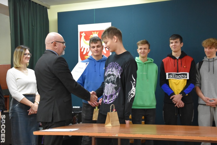 Uroczystość wręczenia nagród w szkolnym turnieju e-sportowym