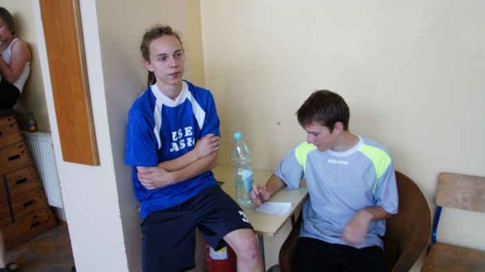 rozgrywki Nauczyciele - Uczniowie - mecz siatkówki 