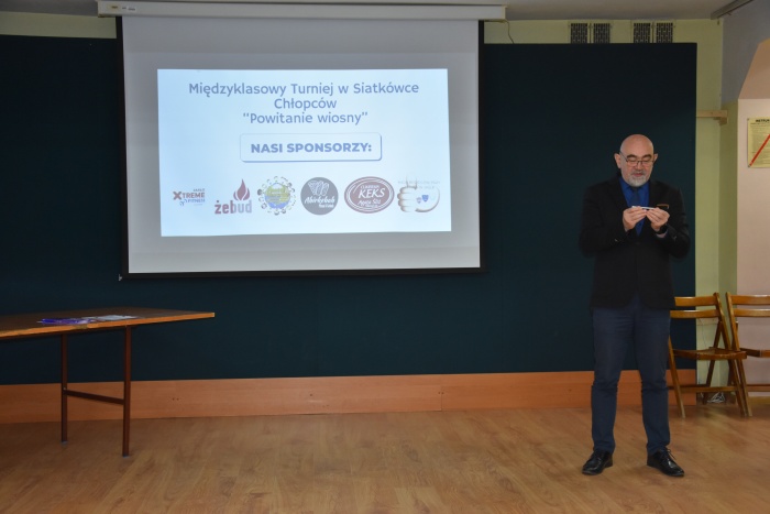 Rozdanie nagród za udział w Międzyklasowym Turnieju  Siatkówki  Chłopców „POWITANIE WIOSNY”