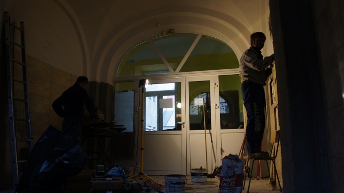 Postępy budowlane w budynku B i wejścia głównego