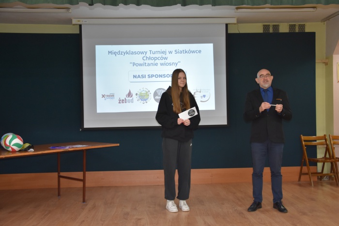 Rozdanie nagród za udział w Międzyklasowym Turnieju  Siatkówki  Chłopców „POWITANIE WIOSNY”