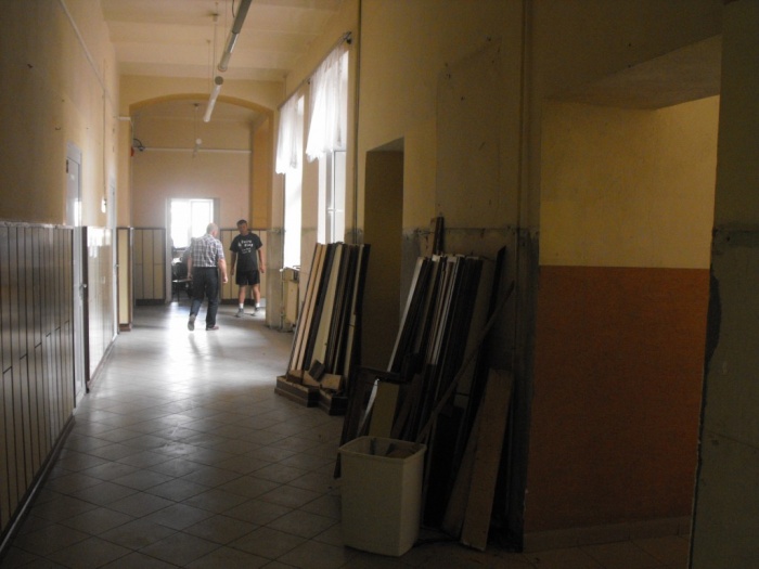 Remonty korytarzy na 50-lecie szkoły