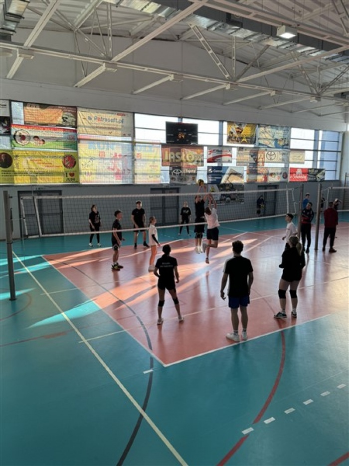 Mikołajkowy Międzyklasowy Turniej w Siatkówce drużyn mieszanych