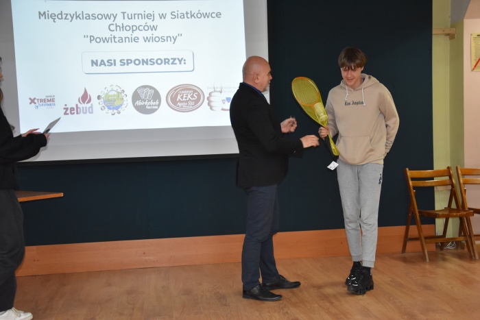 Rozdanie nagród za udział w Międzyklasowym Turnieju  Siatkówki  Chłopców „POWITANIE WIOSNY”