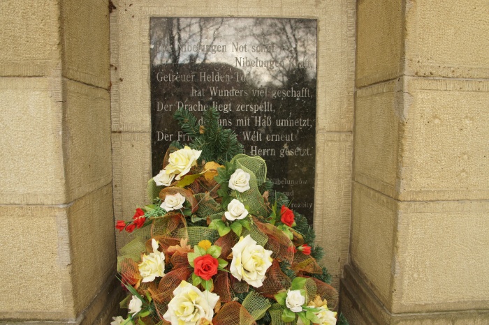 Porządkowanie cmentarza