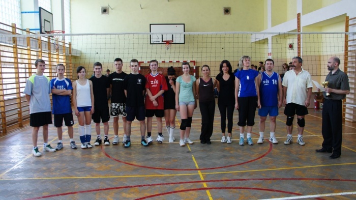 drużyna nauczycieli i uczniów w rozgrywkach Nauczyciele - Uczniowie