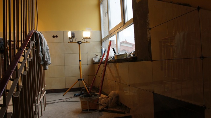 Postępy budowlane w budynku B i wejścia głównego