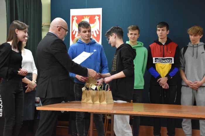Uroczystość wręczenia nagród w szkolnym turnieju e-sportowym