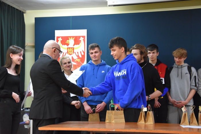 Uroczystość wręczenia nagród w szkolnym turnieju e-sportowym