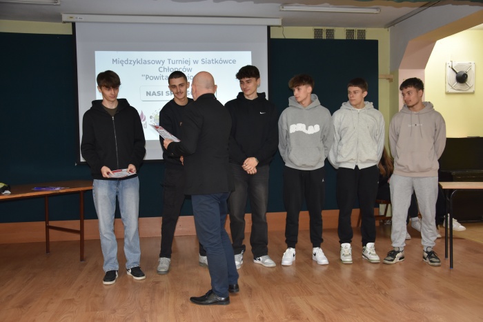 Rozdanie nagród za udział w Międzyklasowym Turnieju  Siatkówki  Chłopców „POWITANIE WIOSNY”