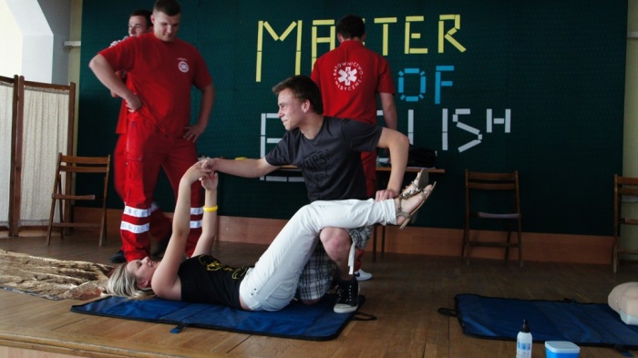 Pokaz Pierwszej Pomocy w wykonaniu uczniów Ekonomika