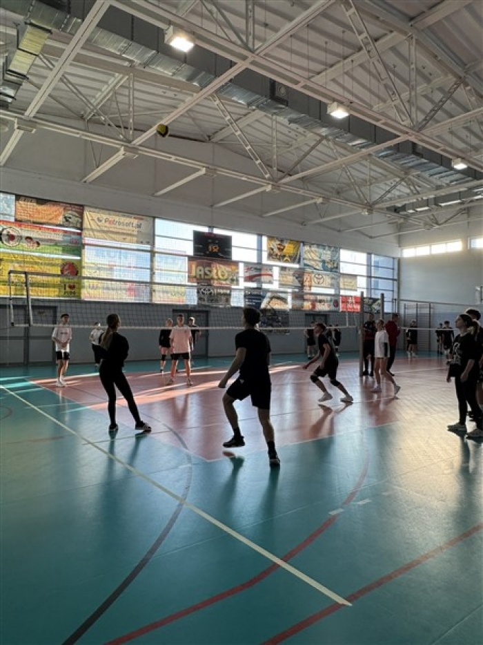 Mikołajkowy Międzyklasowy Turniej w Siatkówce drużyn mieszanych