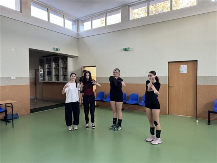 Mikołajkowy Międzyklasowy Turniej w Siatkówce drużyn mieszanych