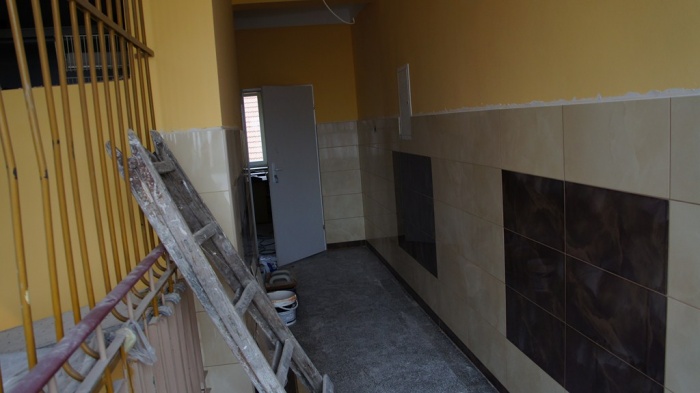 Postępy budowlane w budynku B i wejścia głównego