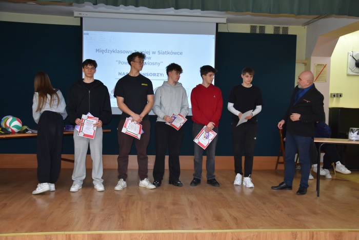 Rozdanie nagród za udział w Międzyklasowym Turnieju  Siatkówki  Chłopców „POWITANIE WIOSNY”