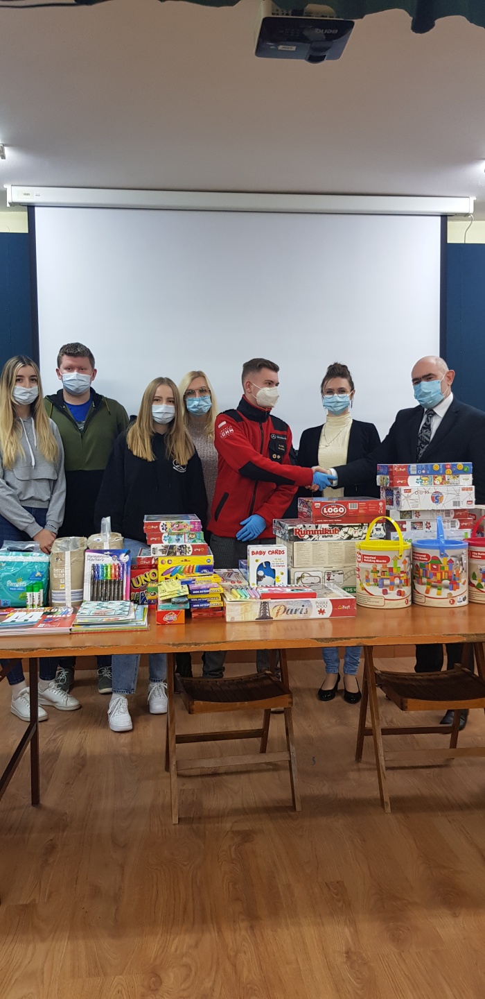 Udział w akcji \"Paczka dla dzieciaka na święta od strażaka\"