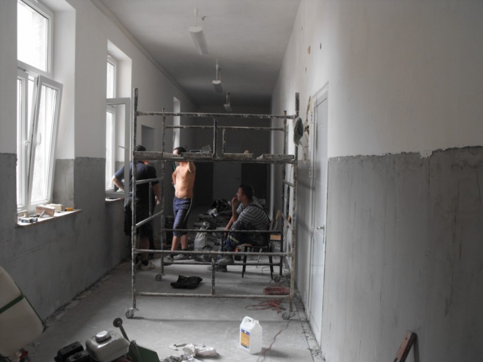 Remonty korytarzy na 50-lecie szkoły