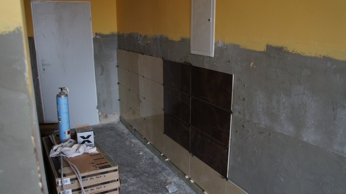 Postępy budowlane w budynku B i wejścia głównego