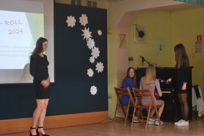 Zwycięzcy Powiatowego Konkursu z Języka Angielskiego ON - THE - ROLL 2024
