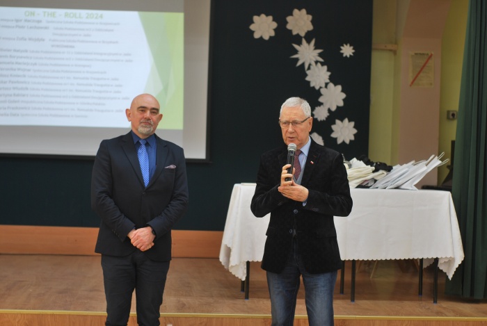 Zwycięzcy Powiatowego Konkursu z Języka Angielskiego ON - THE - ROLL 2024