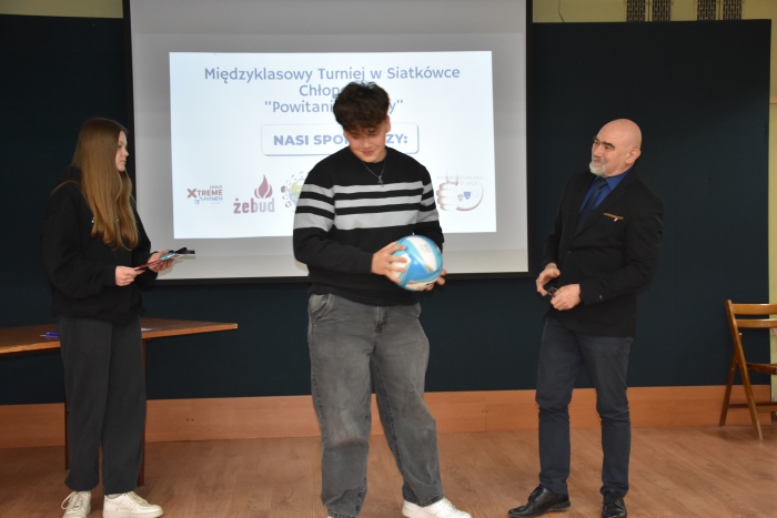 Rozdanie nagród za udział w Międzyklasowym Turnieju  Siatkówki  Chłopców „POWITANIE WIOSNY”