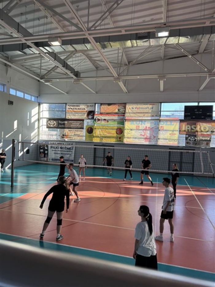 Mikołajkowy Międzyklasowy Turniej w Siatkówce drużyn mieszanych