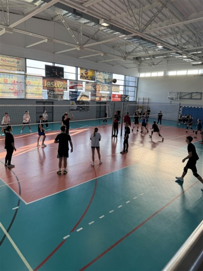 Mikołajkowy Międzyklasowy Turniej w Siatkówce drużyn mieszanych