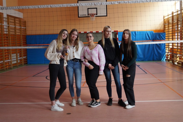 Szkolne zawody piłki siatkowej dziewcząt oraz chłopców