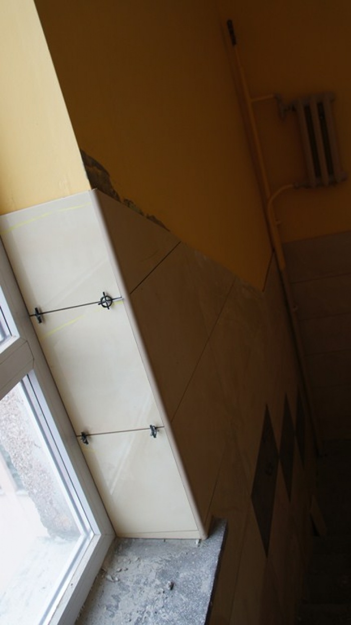 Postępy budowlane w budynku B i wejścia głównego