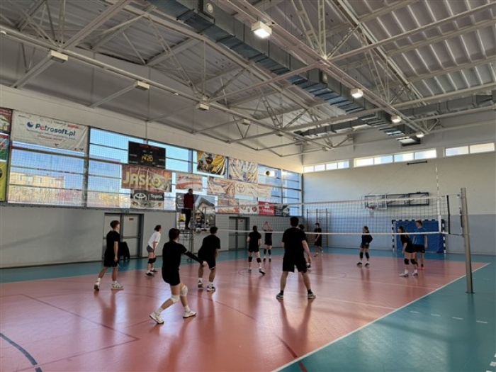 Mikołajkowy Międzyklasowy Turniej w Siatkówce drużyn mieszanych