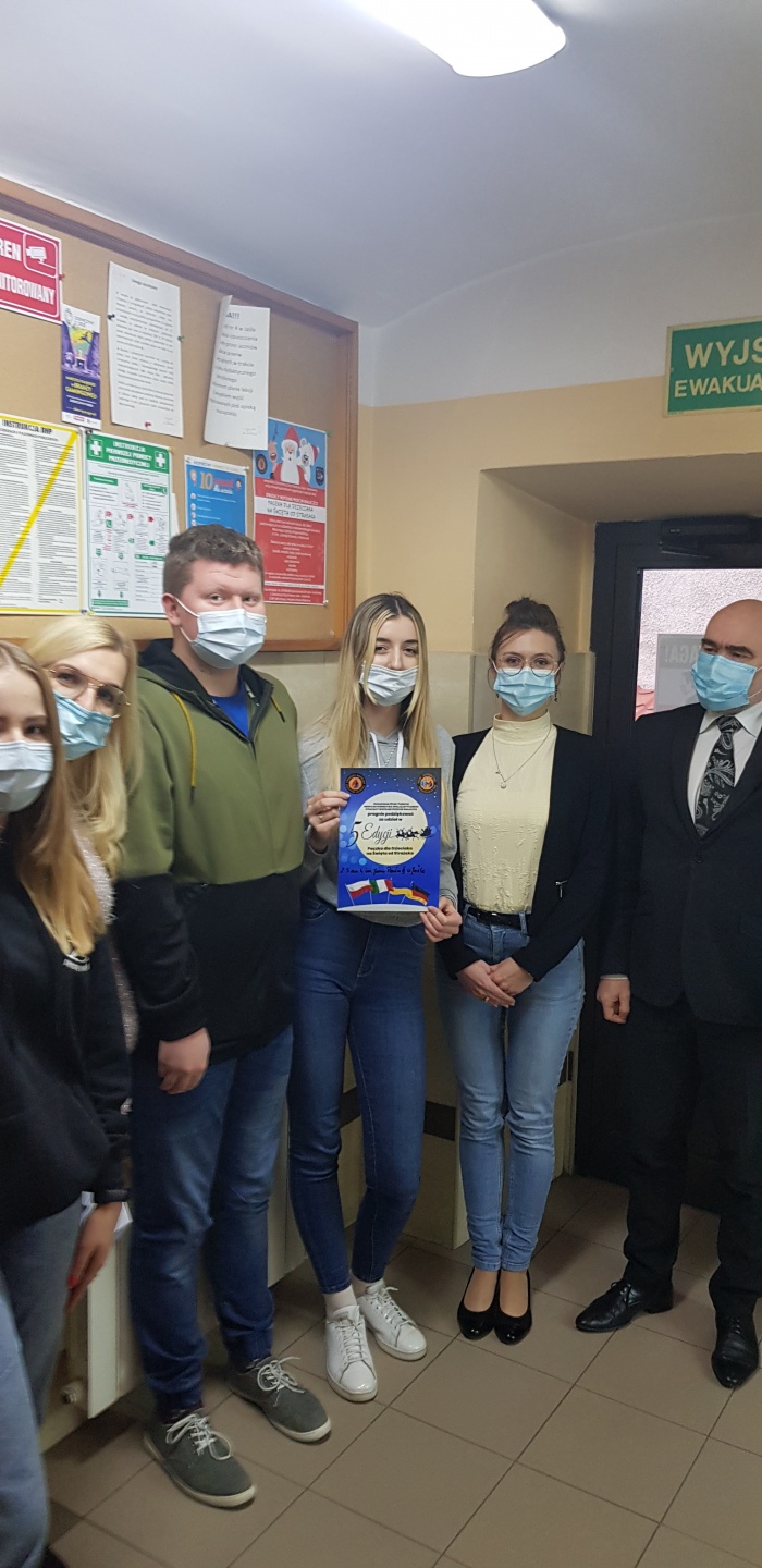 Udział w akcji \"Paczka dla dzieciaka na święta od strażaka\"