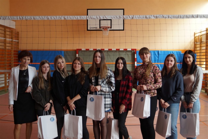 Szkolne zawody piłki siatkowej dziewcząt oraz chłopców