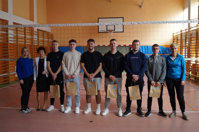 Szkolne zawody piłki siatkowej dziewcząt oraz chłopców