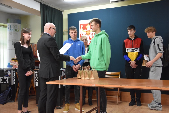 Uroczystość wręczenia nagród w szkolnym turnieju e-sportowym