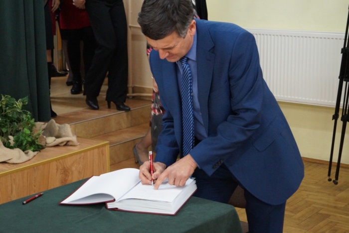 Nowy Sztandar Szkoły